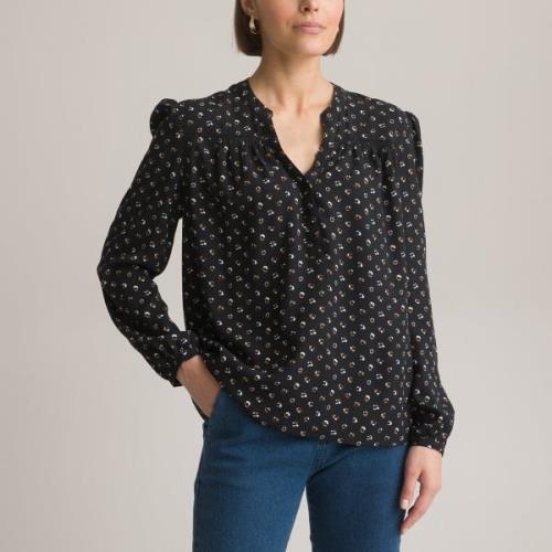 Blusa estampada, detalle de encaje, manga larga