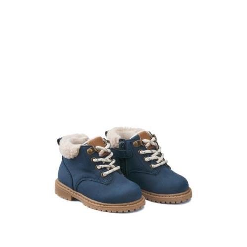 Botas forradas con cremallera y cordones