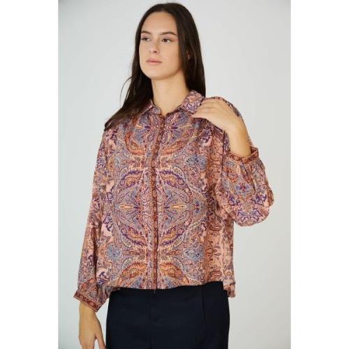 Camisa estampada con cuello camisero