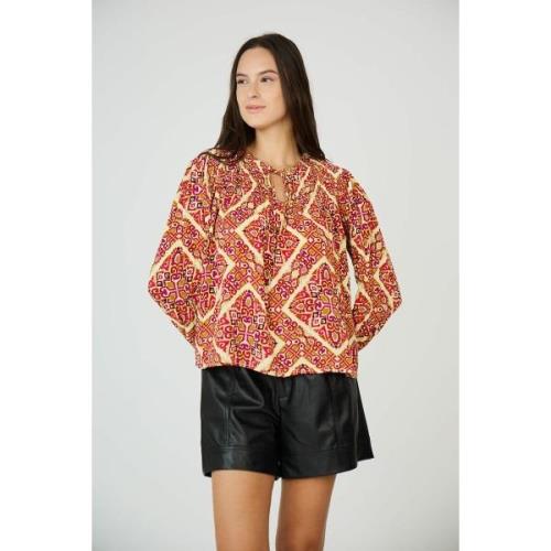 Blusa con cuello de pico